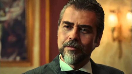 Serhat Tutumluer Vatanım Sensin ekibinde!