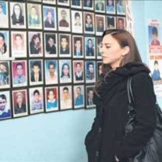 Sevgilisinden ayrıldı annesinin evine döndü