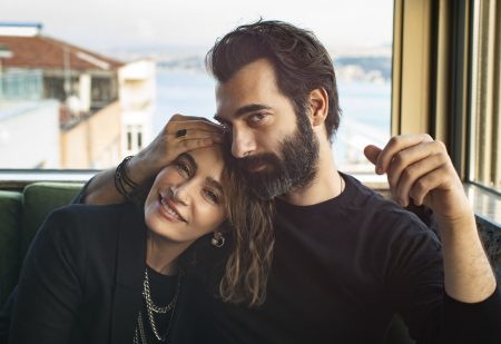 Sıla Gençoğlu ve İlker Kaleli depremzede çocukların elinden tuttu!