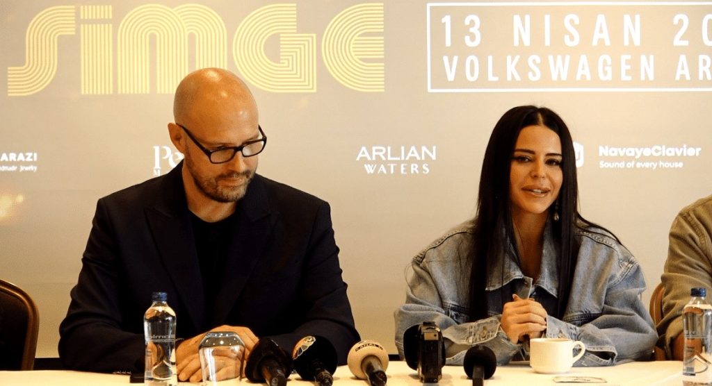 Simge ve Schiller’den konser süprizi! Simge ve Schiller'den konser süprizi!