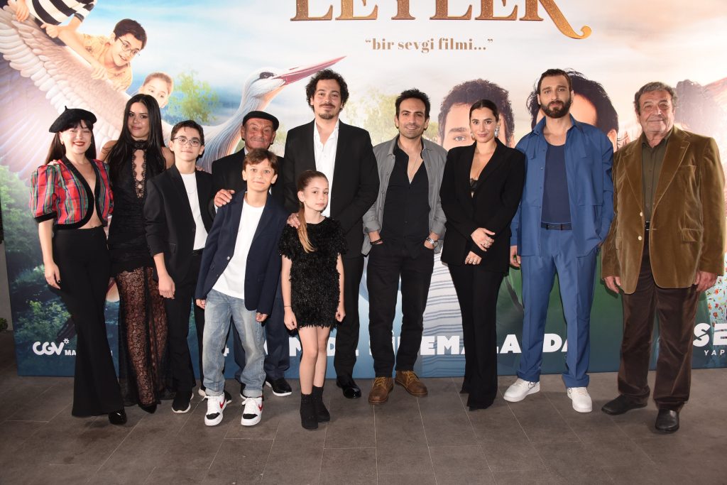 Sımsıcak hikayesiyle sinemaseverlerle buluşacak ‘Yaren Leylek’ filminin ekip gösterimi gerçekleşti!