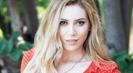 Sinem Kobal cephesinden Romantik Komedi açıklaması!