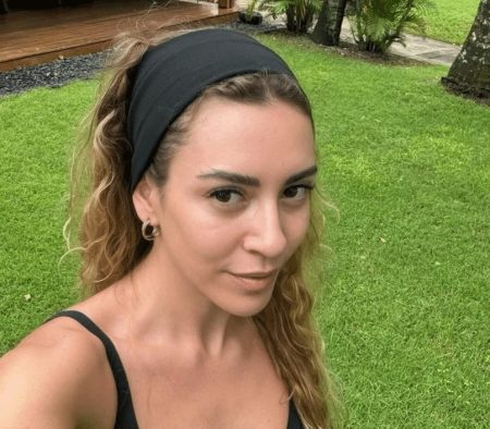 Sinem Kobal makyajsız halini paylaştı