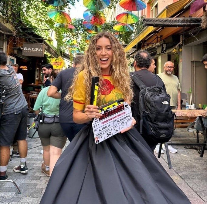 Sinem Kobal ve Alp Navruz'lu "Her Şeyin Başı Merkür" filminin çekimleri başladı!