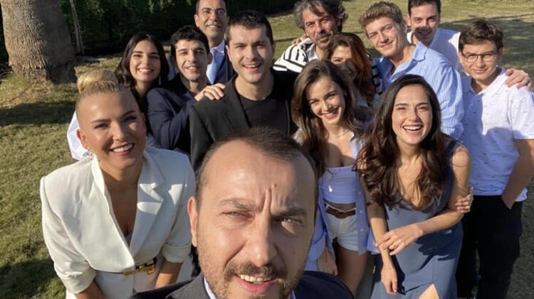 Son Yaz Dizisi Başrollerine Veda Ediyor