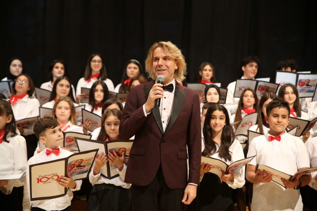 Soner Arıca'dan 10 Kasım'a özel klip!