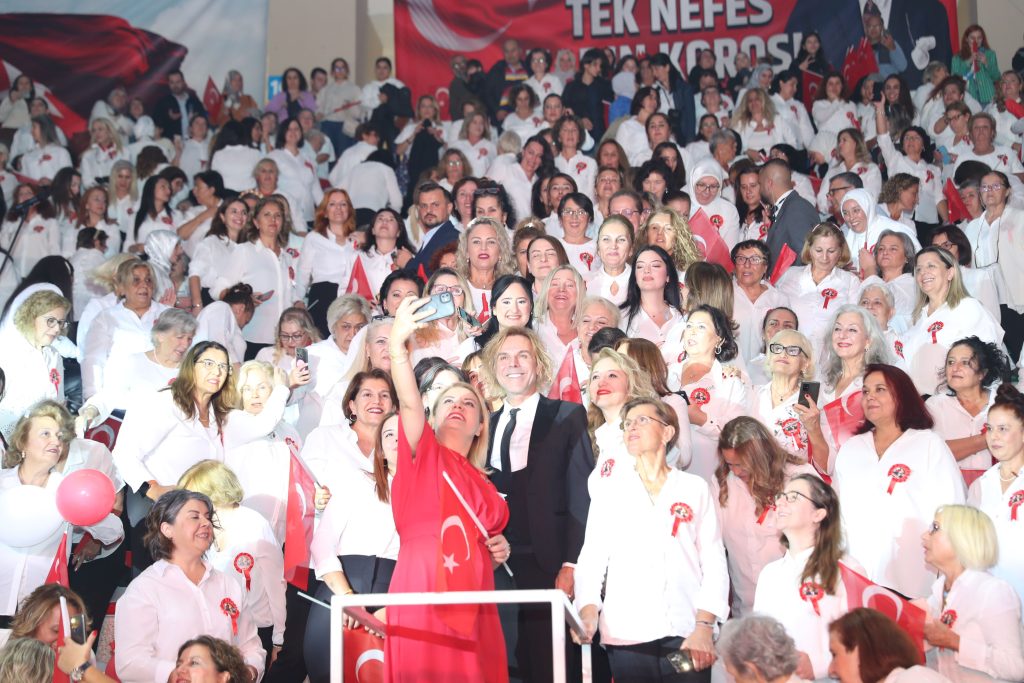 Soner Arıca'dan  “Cumhuriyet Marşı” performansı!