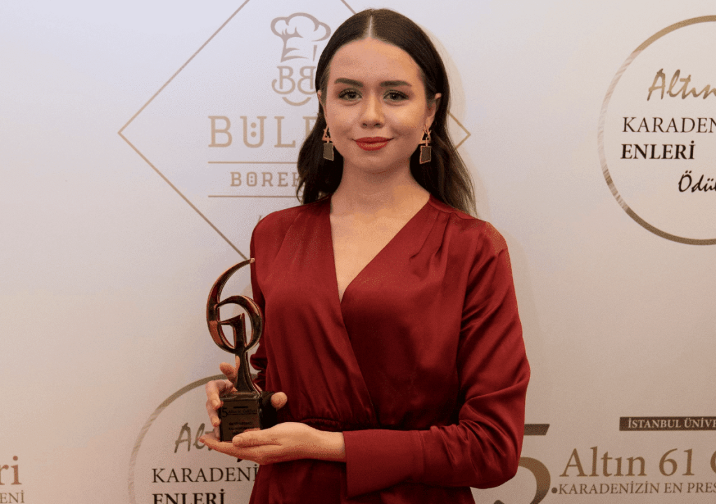 Söz dizisinin Su'yu Yağmur Ün