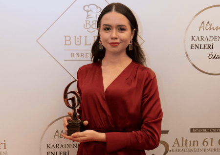 Söz dizisinin Su'yu Yağmur Ün