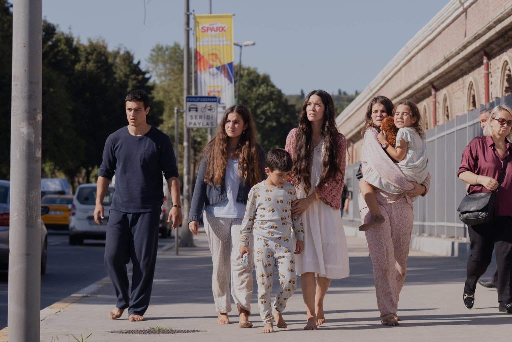 Star'ın OGM Pictures imzalı yeni dizisi "Sahipsizler'den ilk kareler geldi!