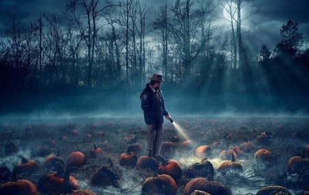 Stranger Things'in yeni posteri Cadılar Bayramı'nın yaklaştığının habercisi!