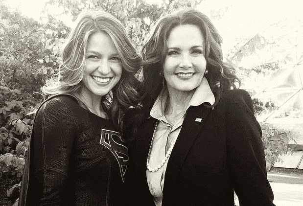 Supergirl ve eski Wonder Woman ilk kez yan yana!