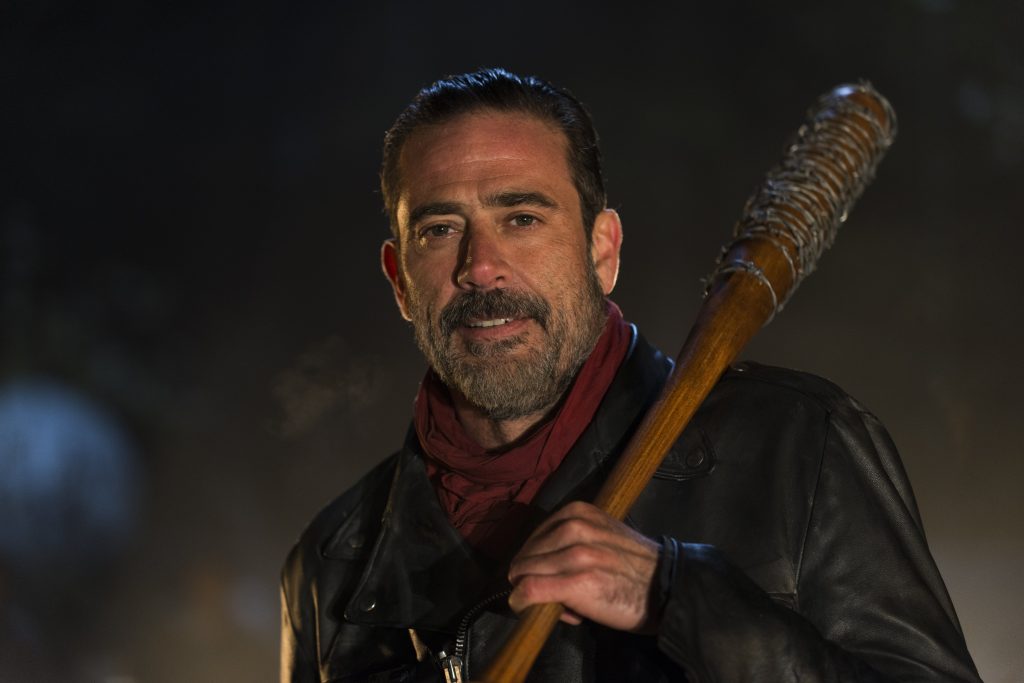Supernatural yapımcısı John Winchester'ın dönüşünün ipuçlarını verdi.