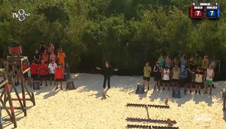 Survivor'da yeni yarışmacılar hızlı başladı! Hangi isimler arasında kavga yaşandı? Erzak ödülü hangi takımın oldu?