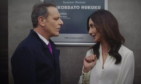 Taş Kağıt Makas: Hayatın Oyunu'nun yeni tanıtımında Ozan Güven'den mor kravatlı mesaj!