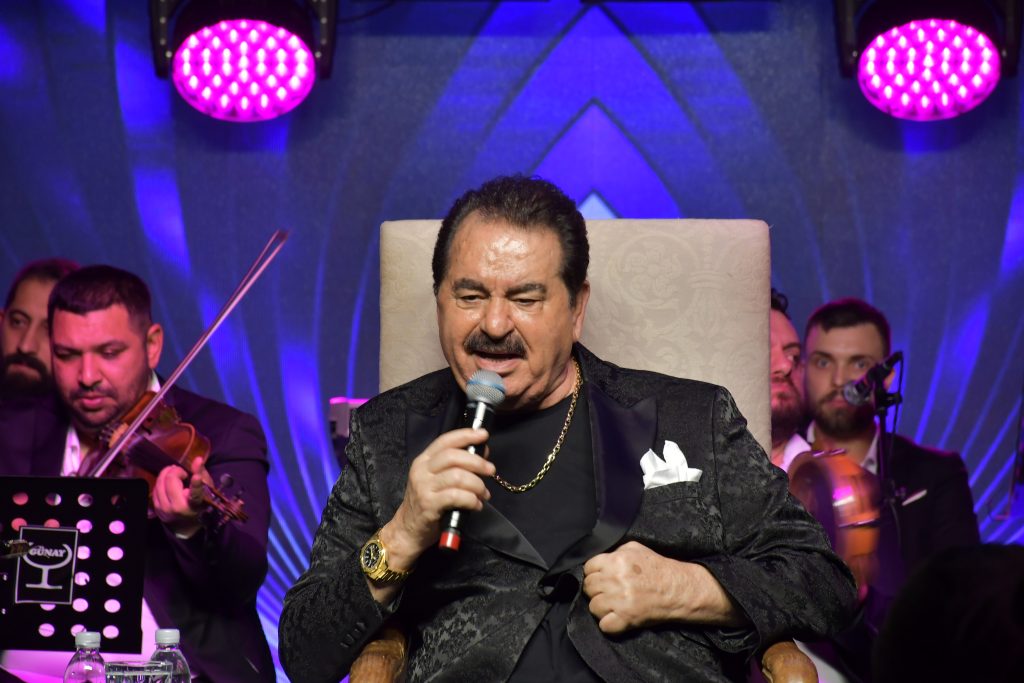 Tatlıses'in ayakkabılarına beğeni yağdı
