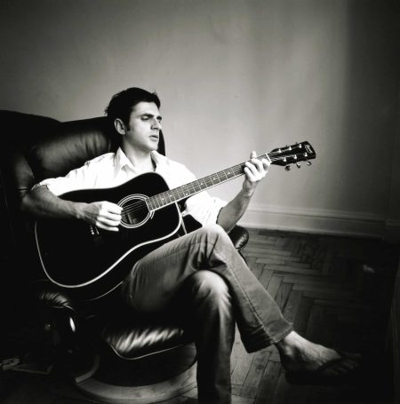 Teoman'ın tarihi gitarı ‘Cash on the Table’ müzayedesi’nde!