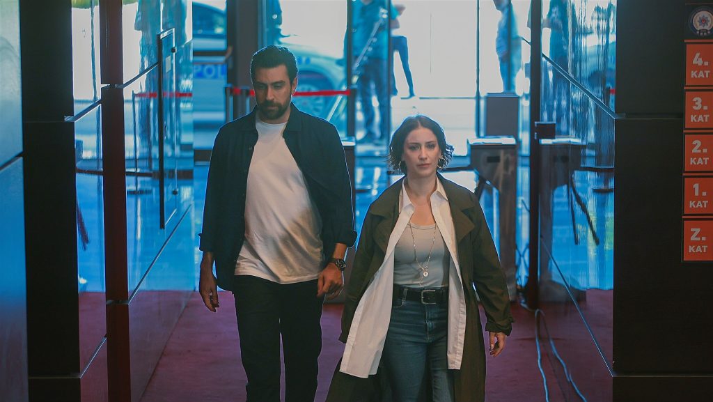 TOD’un Hazal Kaya ve Çağlar Ertuğrul'lu yeni dizisi Sorgu’nun setinden ilk fotoğraflar paylaşıldı!
