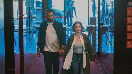 TOD’un Hazal Kaya ve Çağlar Ertuğrul'lu yeni dizisi Sorgu’nun setinden ilk fotoğraflar paylaşıldı!