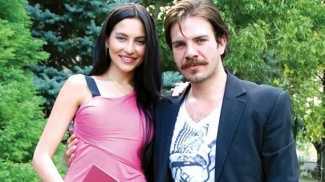 Tolga Karel eşinden boşanıyor! Neden mi?
