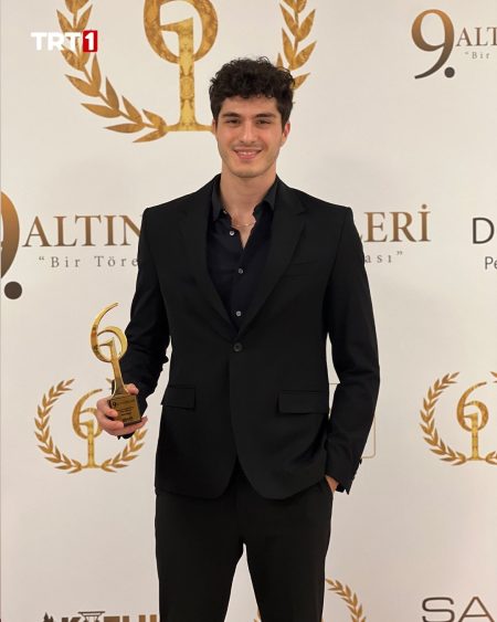 TRT 1’in sevilen dizisi “Kendi Düşen Ağlamaz”a 2 ödül birden!