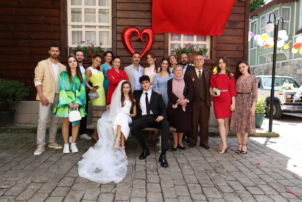 TRT 1’in yeni dizisi  "Kendi Düşen Ağlamaz" sete çıktı!