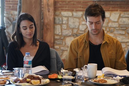 TRT1’in yakında izleyiciyle buluşacak olan dizisi ‘Bir Sevdadır’ın okuma provası yapıldı!