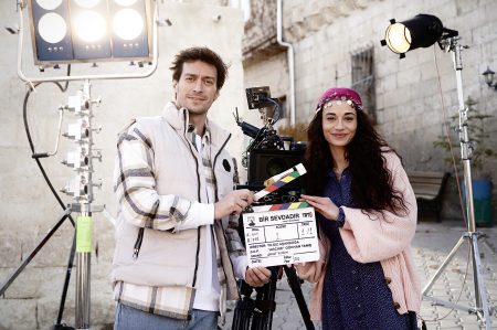 TRT'nin yeni dizisi “Bir Sevdadır” sete çıktı! Setten ilk kare geldi!