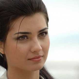 Tuba Büyüküstün de yeni sezonda Star TV ekranında olacak!