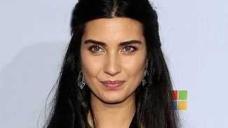 Tuba Büyüküstün Emmy gecesinde ödül alabildi mi?