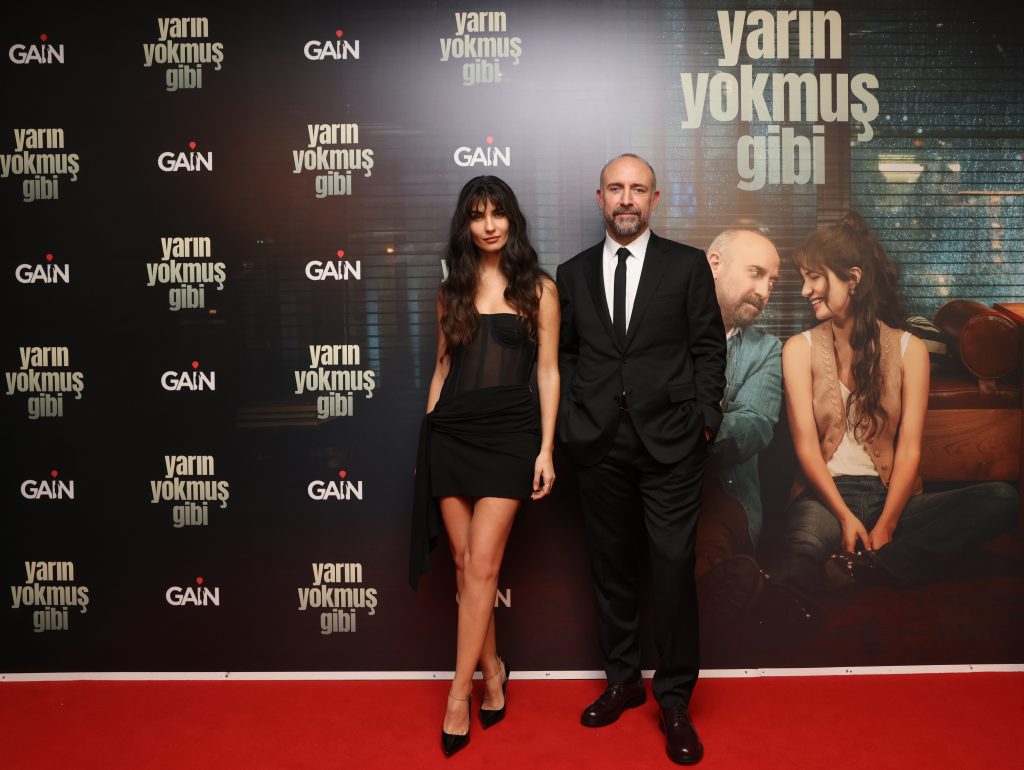 Tûba Büyüküstün ve Halit Ergenç’i buluşturan “Yarın Yokmuş Gibi” dizisi için muhteşem gala!