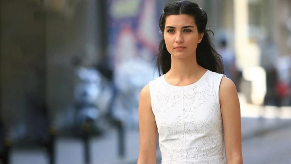 Tuba Büyüküstün yine zirvede!