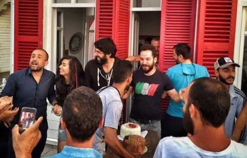Tuba Büyüküstün'ün doğum günü halayı