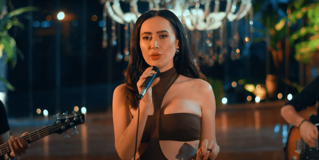 Tuğba Ünal'ın dikkat çeken bayramı!