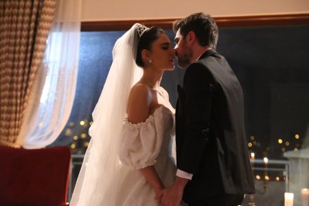 Üç Kız Kardeş'in 41. Bölümünde Soner ve Türkan arasında buzlar eriyor!