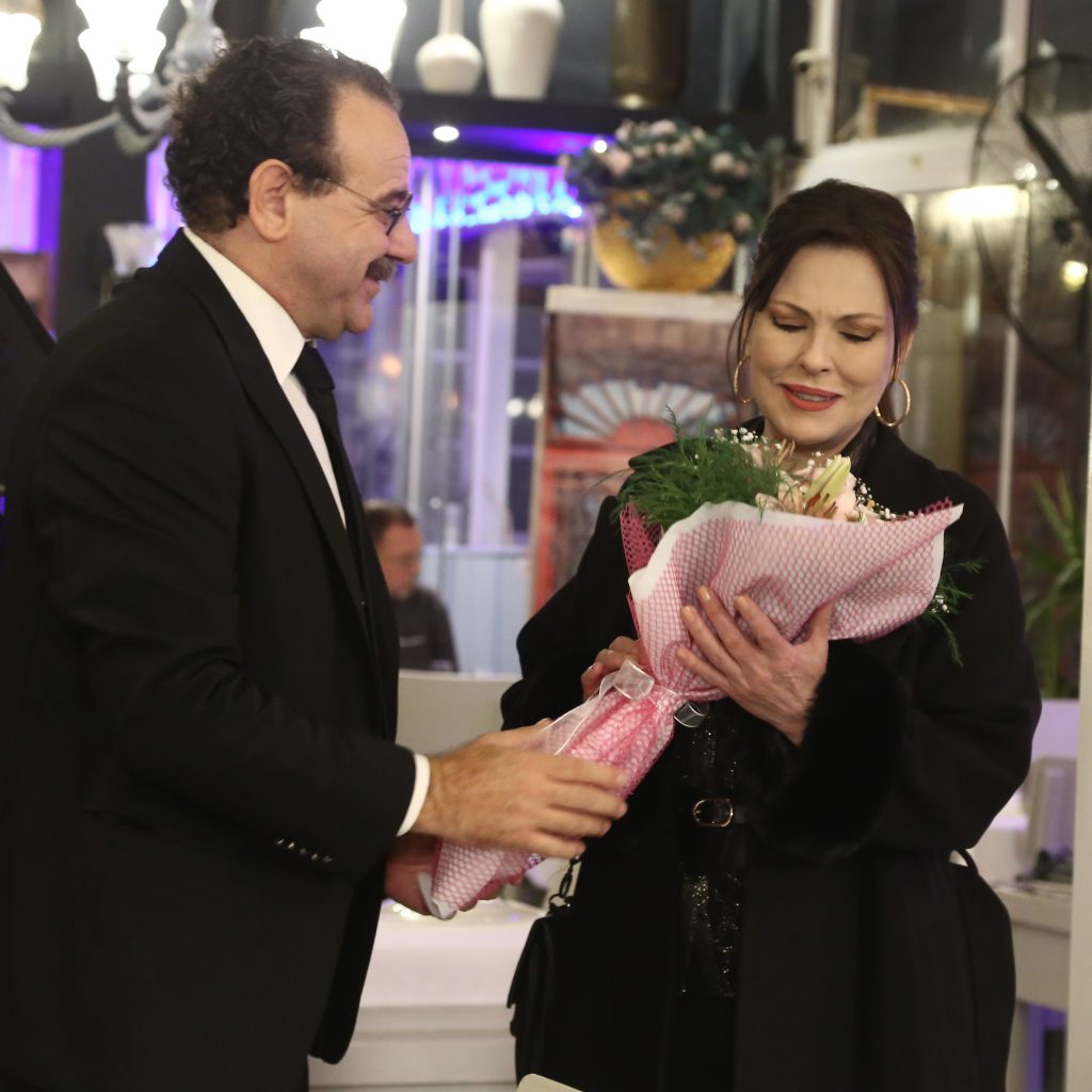 Üç Kız Kardeş’in yeni bölümünde Müjgan ve Sadık aşkı gündem olacak!