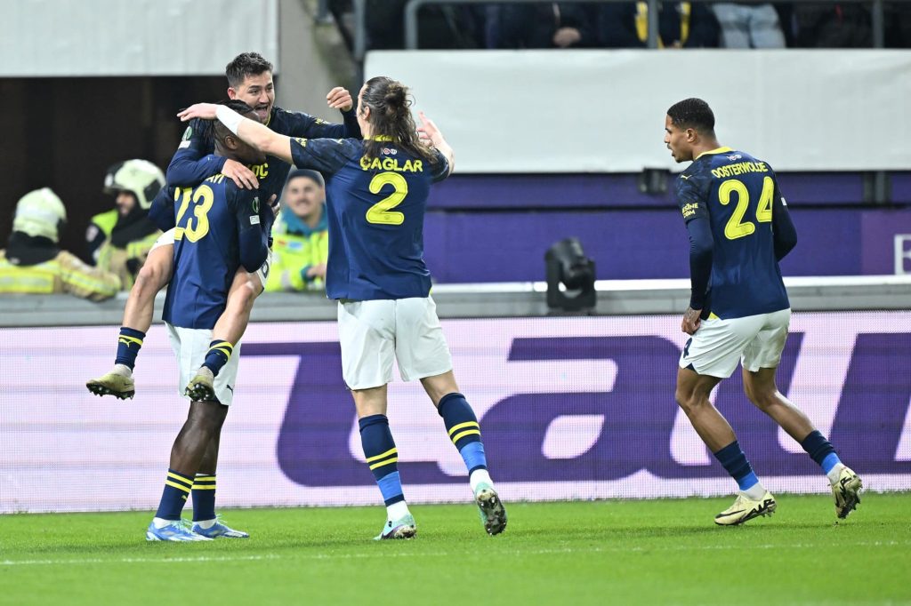Union Saint-Gilloise'i farklı yenen Fenerbahçe tur kapısını araladı!
