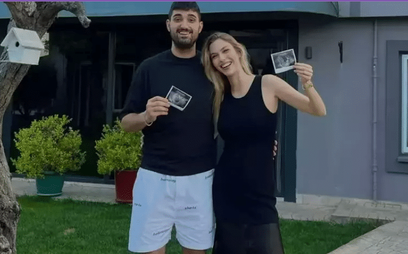 Ünlü çiftin ikizleri doğdu! Bebeklerin adı ne oldu?