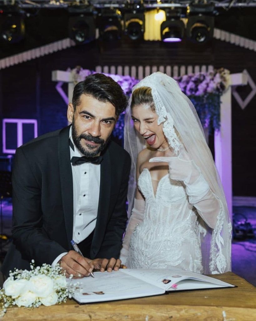 Ünlü oyuncu Rüzgar Aksoy evlendi!