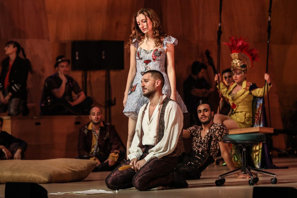 Uraz Kaygılaroğlu ve Nezaket Erden'in "Aşık Shakespeare" oyunu prömiyer yaptı!