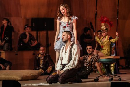 Uraz Kaygılaroğlu ve Nezaket Erden'in "Aşık Shakespeare" oyunu prömiyer yaptı!