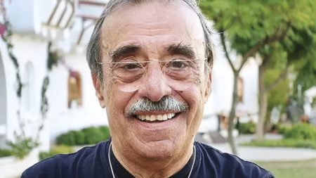 Usta sanatçı yeni yaşını kutladı Usta sanatçı yeni yaşını kutladı