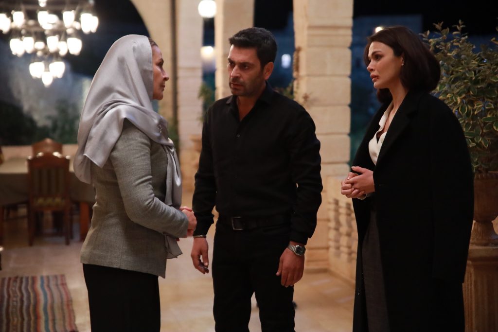 Uzak Şehir 2. Bölümde nefesler tutuldu! Alya oğlu için