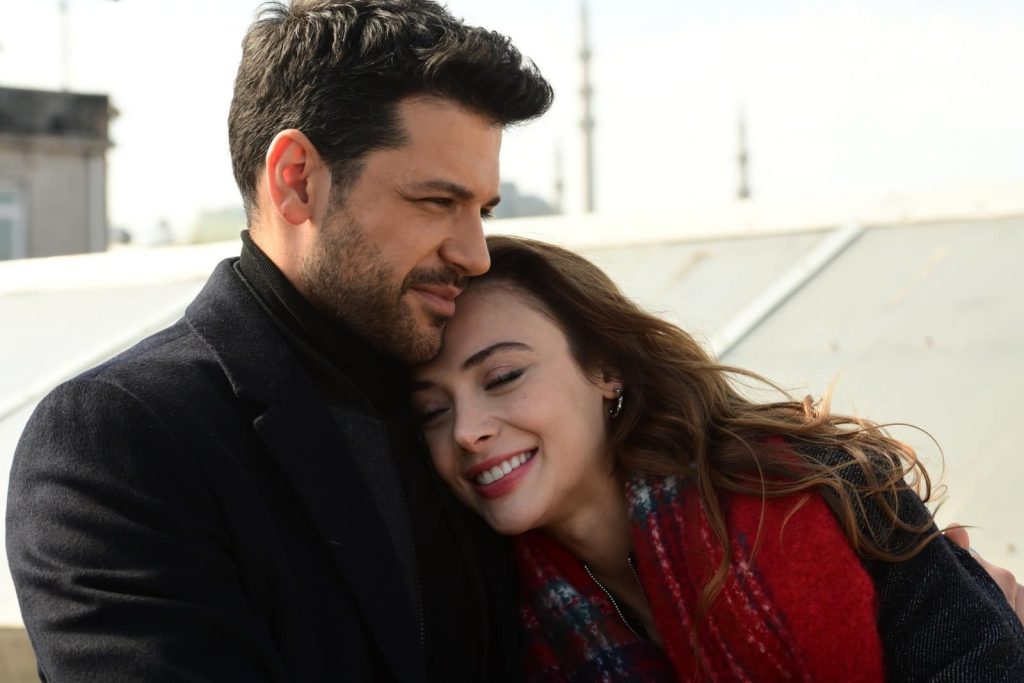 Veda Mektubu'nda romantik anlar! Aslı ve Mehmet ailelerine rağmen aşklarını yaşayacaklar!