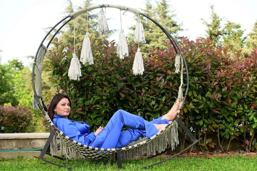 Veda Mektubu’nun Alanur’u Nurgül Yeşilçay’dan yaz pozları göz kamaştırıyor!