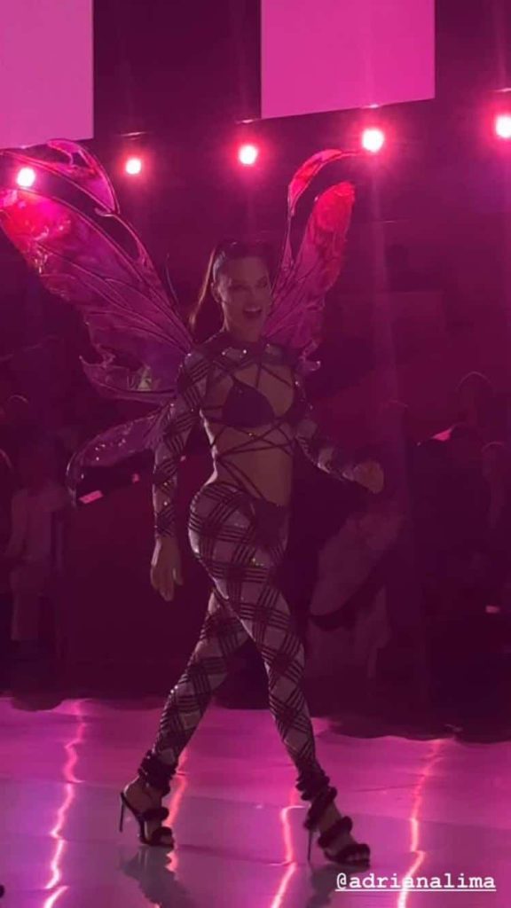 Victoria's Secret defilesinde 'Renkli' görüntüler!