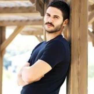 Yakışıklı oyuncu
