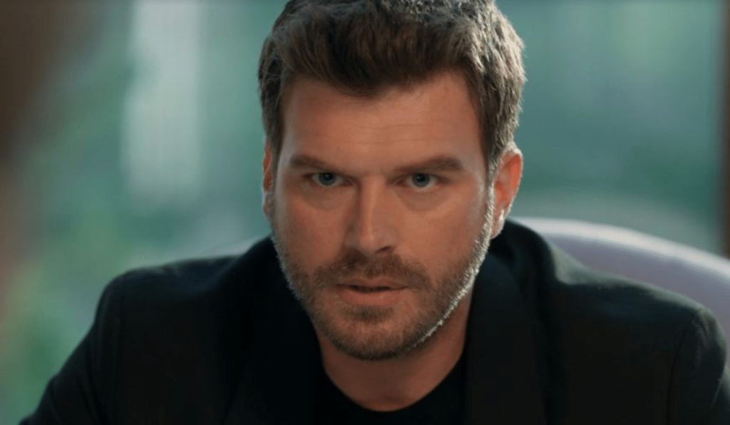 Yakışıklı oyuncudan manidar dövme! Yakışıklı oyuncudan manidar dövme!