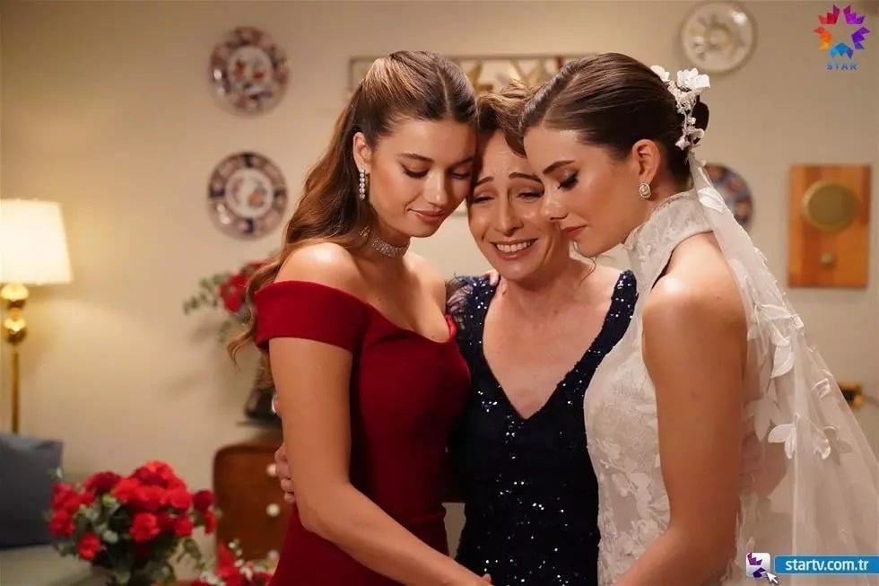 Yalı Çapkını 47. Bölümde Ferit kendini kaybetti! Pelin'in hamileliğini herkes öğrendi!