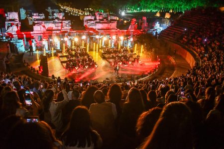 Yalın'dan 500 kişilik konser!